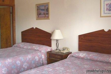 Palmers Motel Wakefield Room photo